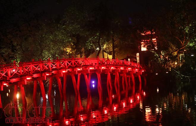 Trung tâm Hà Nội rực rỡ trước thềm Tết Nguyên đán ảnh 16
